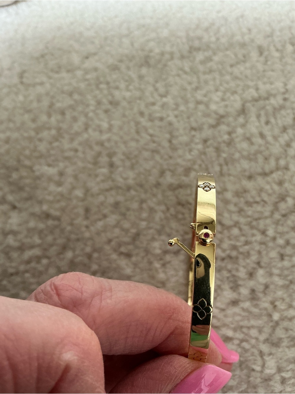 STUNNING ROBERTO COIN 18K GOLD LOVE IN VERONA DIAMOND FLORAL BANGLE BRACELET - Picture 11 of 16